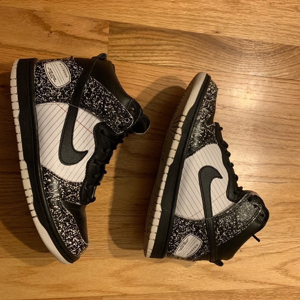 Nike dunk high “Nike book” size kids 6